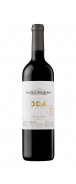Botella del vino tinto Oda 2019
